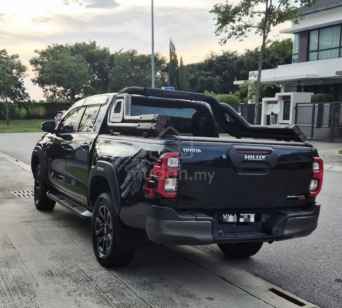 2021 Toyota Hilux Rogue — photo 2