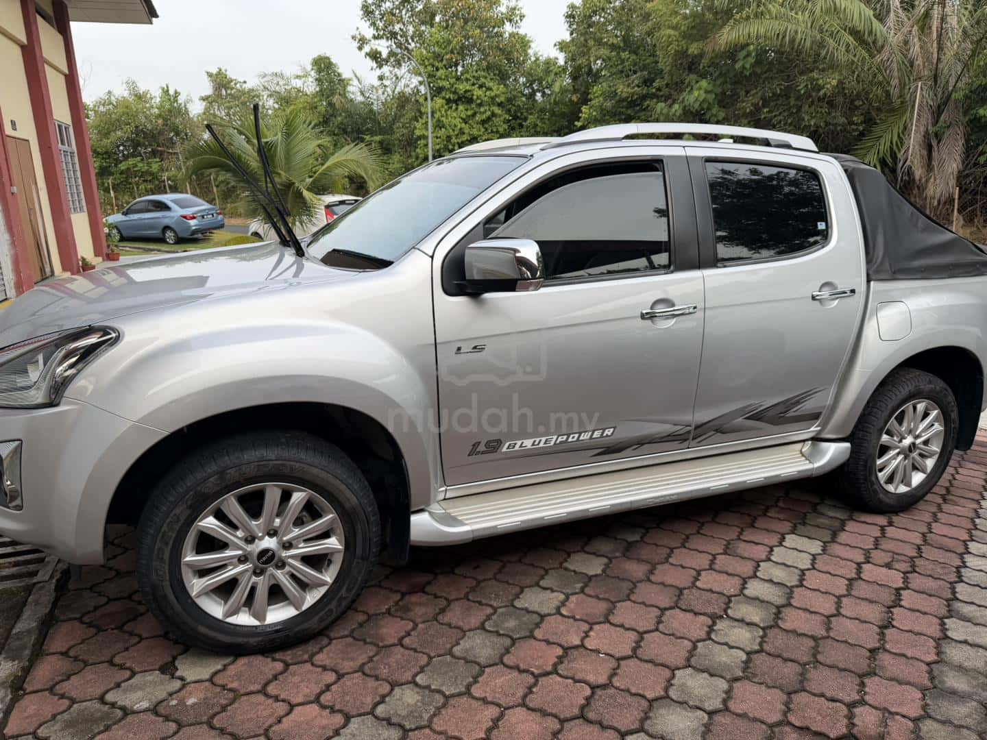 2020 Isuzu D-max Premium Dual Cab
