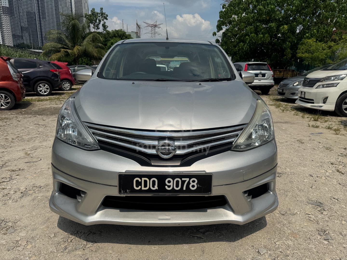 2015 Nissan Grand Livina Comfort — photo 2