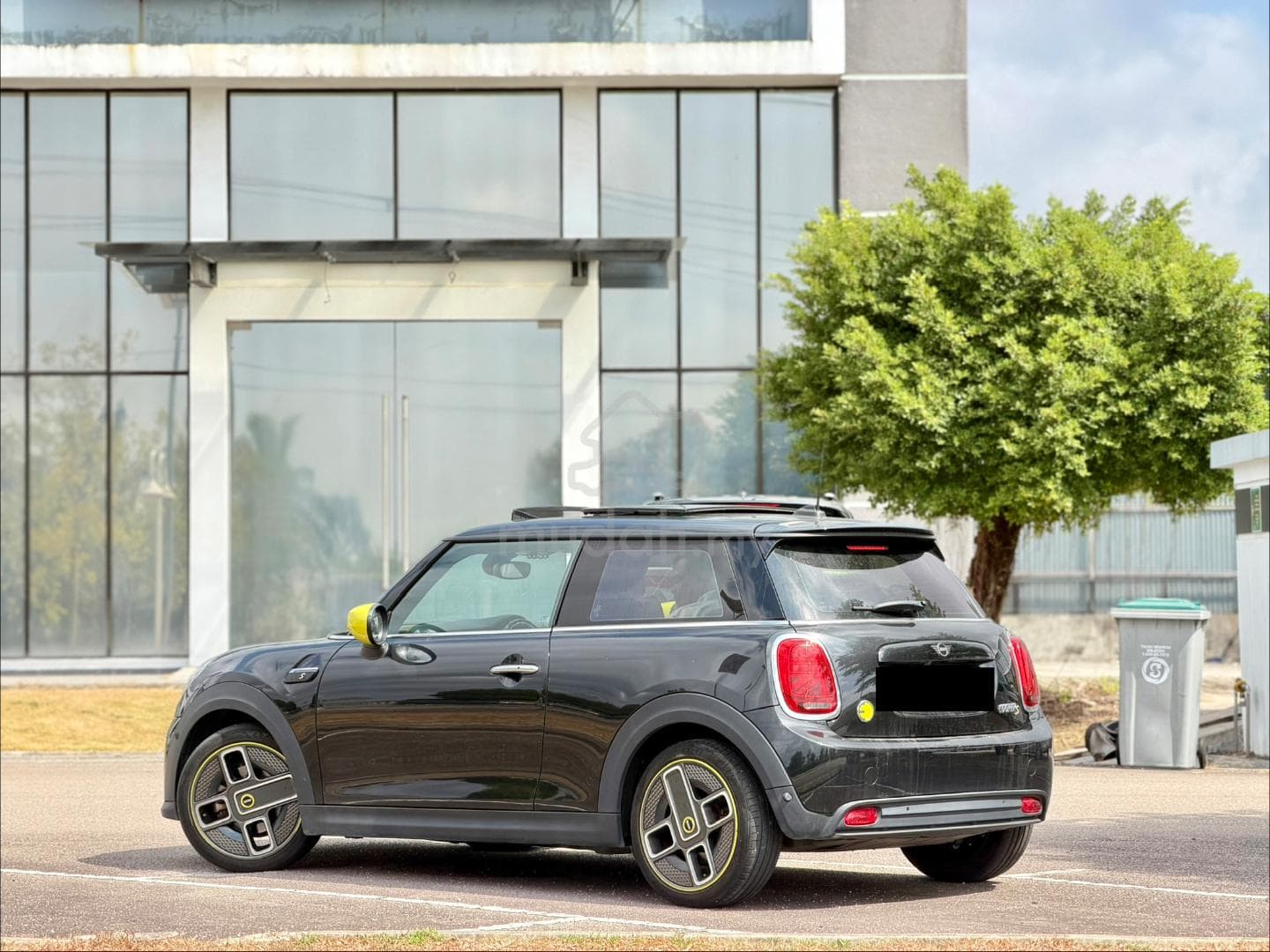 2022 MINI Cooper Cooper SE 3 Door — photo 13