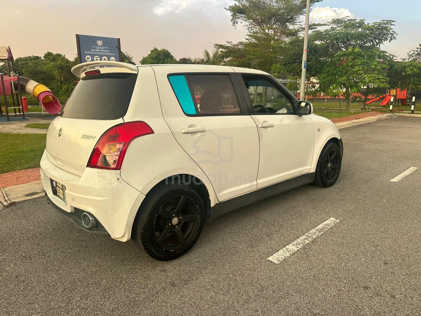 2012 Suzuki Swift GX — photo 2