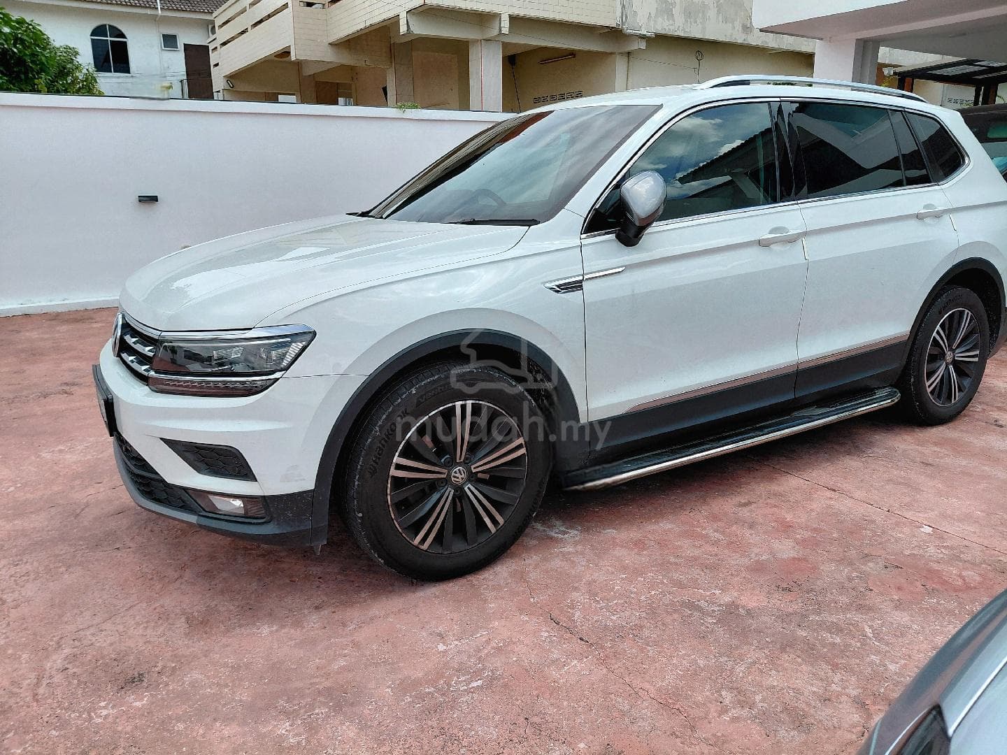 2022 Volkswagen Tiguan Allspace Highline — photo 2