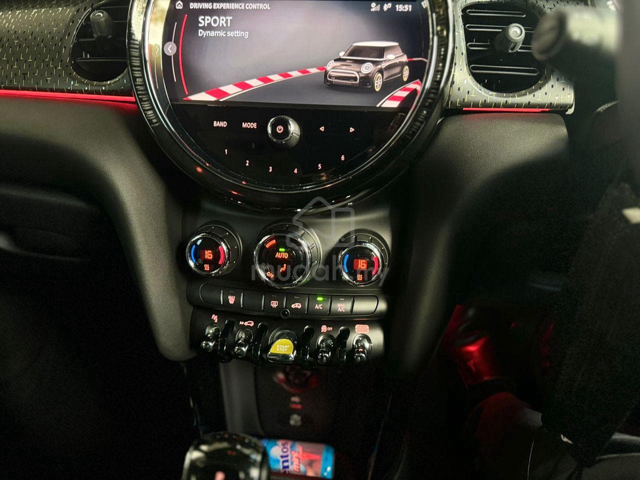 2022 MINI Cooper Cooper SE 3 Door — photo 2